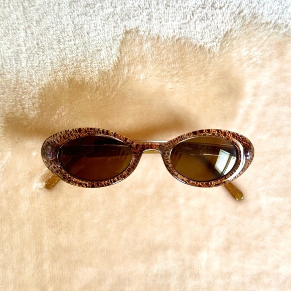 American Vintage Accessories - Vintage Y2K Leopard Print Sunglasses